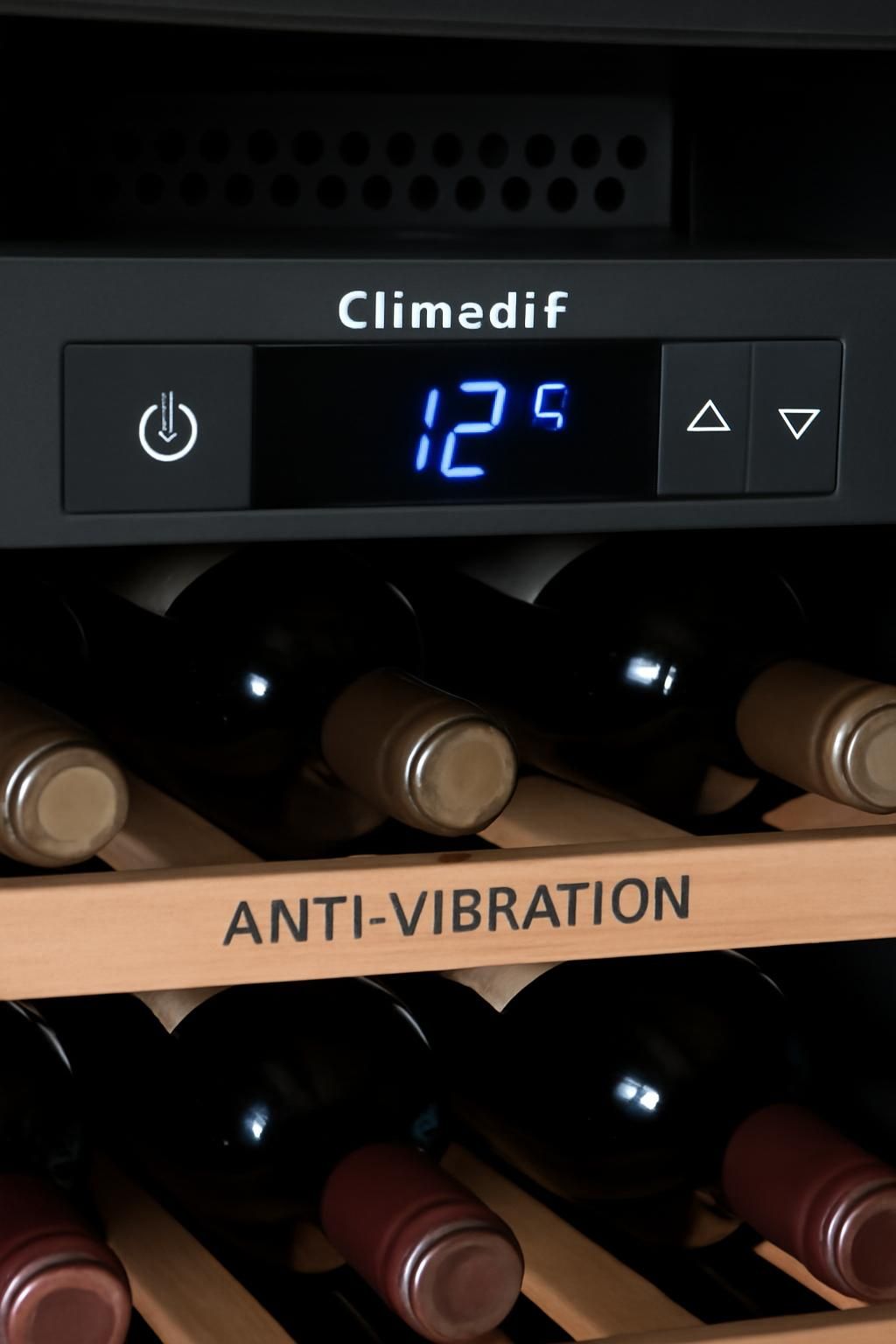 découvrez notre test complet et avis détaillé de la cave à vin climadiff cvp180, ses caractéristiques, performances et conseils pour bien conserver vos bouteilles.